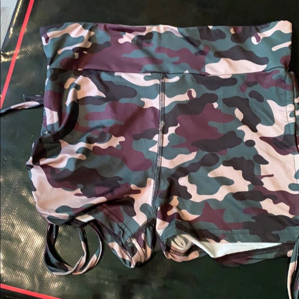 Camp side scrunch shorts small NWOT never worn